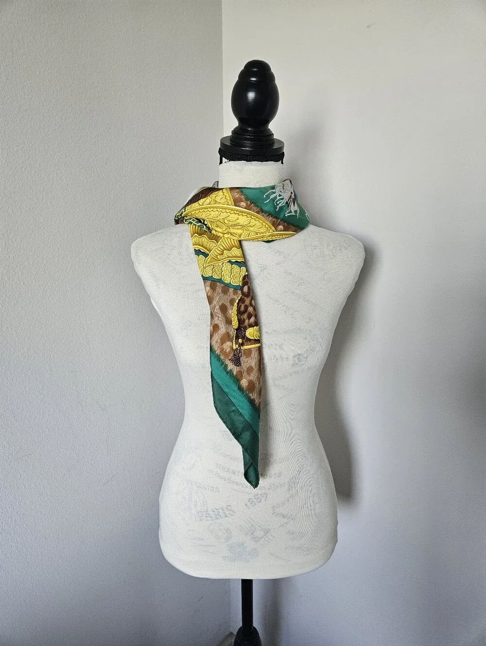 HERMES silk scarf in Green, Gold and Red 90X90cm 